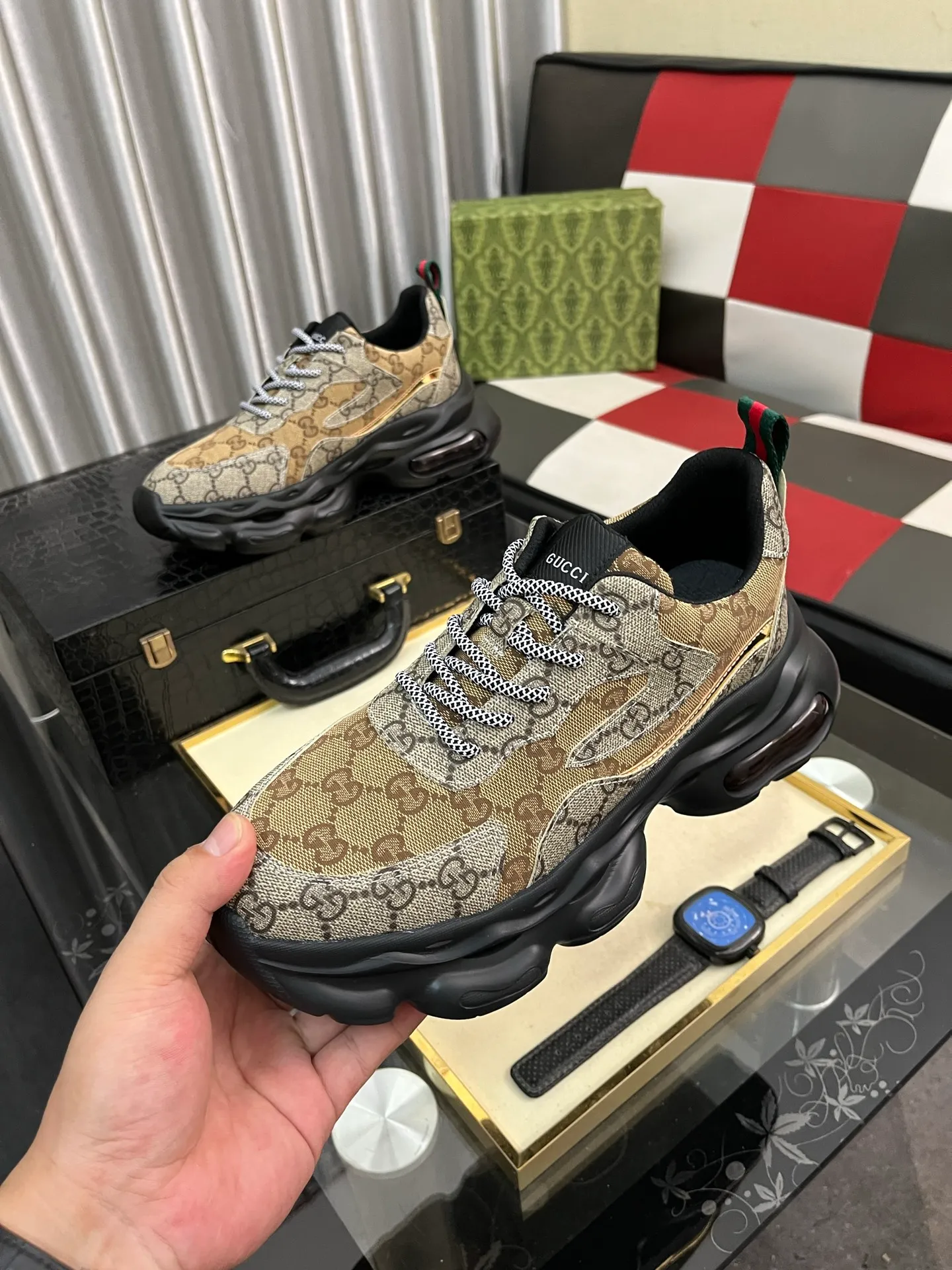 Men's shoes💰438⌚️⌚️[Gucci] Gucci's new men's genuine leather casual shoes, the highest version on the market, any comparison is welcome🆚! The original leather has excellent texture and is super high-end! Fetal sheep net lining imported from Italy, removable pad! Luxurious materials and fine workmanship, highly recommended! Code number: 38-444️⃣Colors available